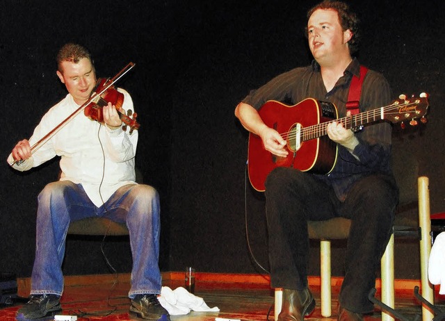 Dezi Donnelly und Eamon McElholm begei...Irish Folk im Schlosskeller Tiengen.    | Foto: FREUDIG