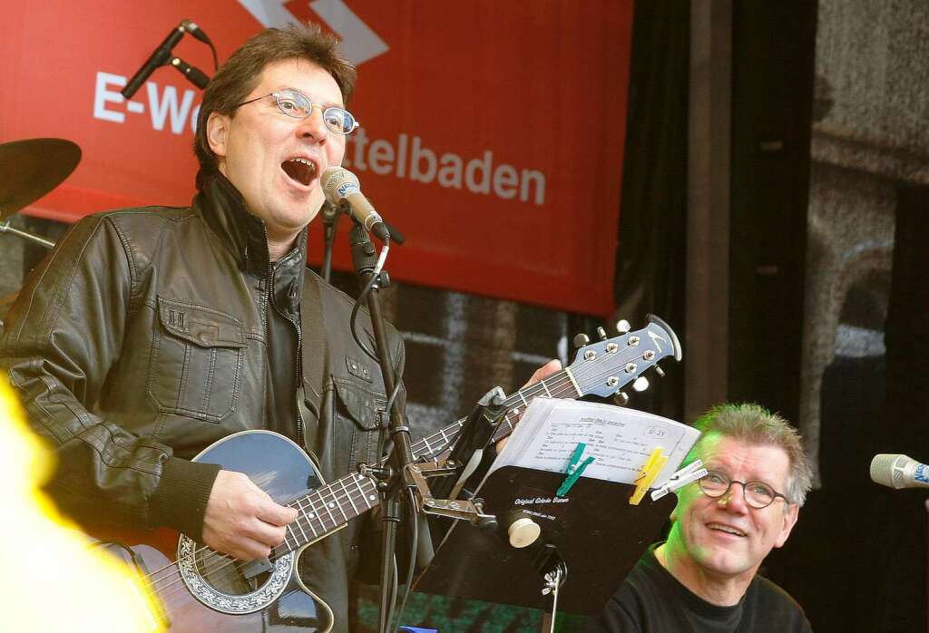 Musik und Comedy auf dem Marktplatz: Oli & Men in Black