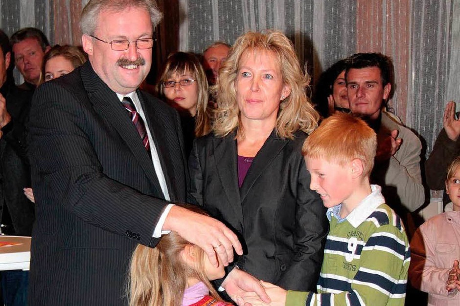 Überglücklich: Thomas Kaiser mit seiner Frau Monika und den Kindern Anna und Fabian (Foto: Wilfried Dickemann) Überglücklich: Thomas Kaiser mit seiner Frau Monika und den Kindern Anna und Fabian (Foto: Wilfried Dickemann)