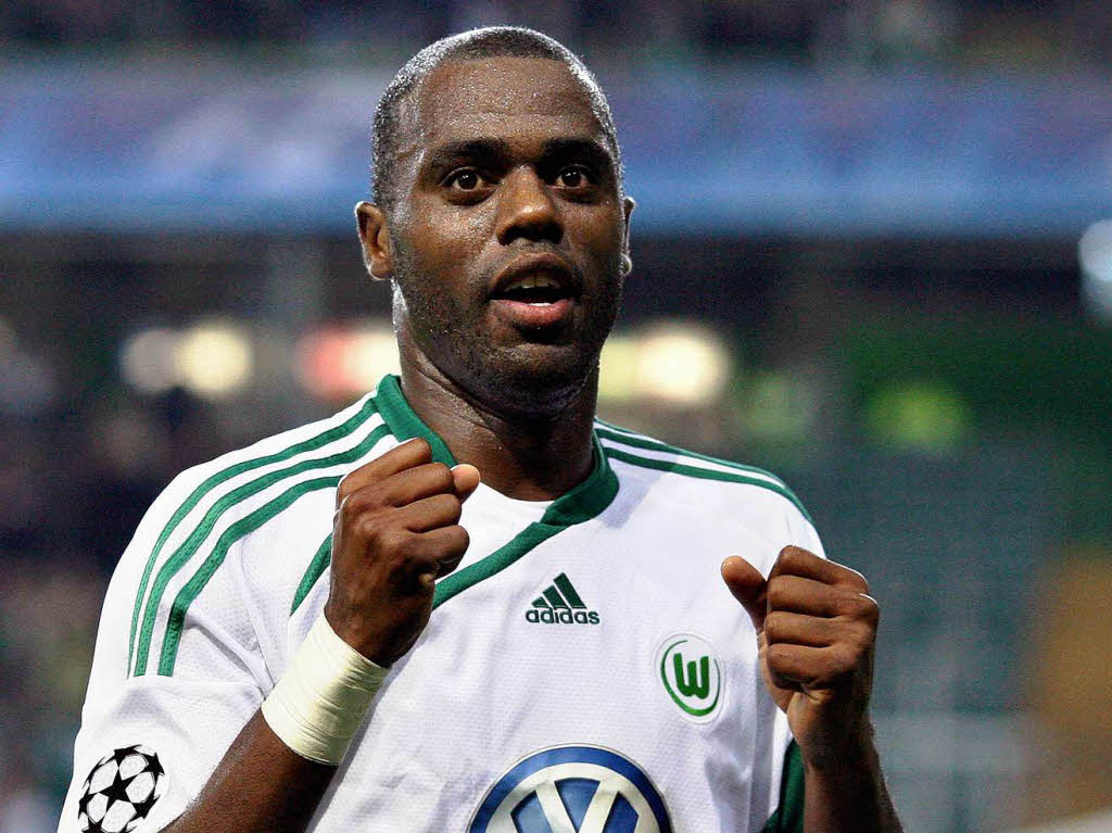 Grafite kam dem VFL Wolfsburg zuvor. Nach seiner Trainerkritik spendete er 10 000 Euro für den guten Zweck. Grafite kam dem VFL Wolfsburg zuvor. Nach seiner Trainerkritik spendete er 10 000 Euro für den guten Zweck.