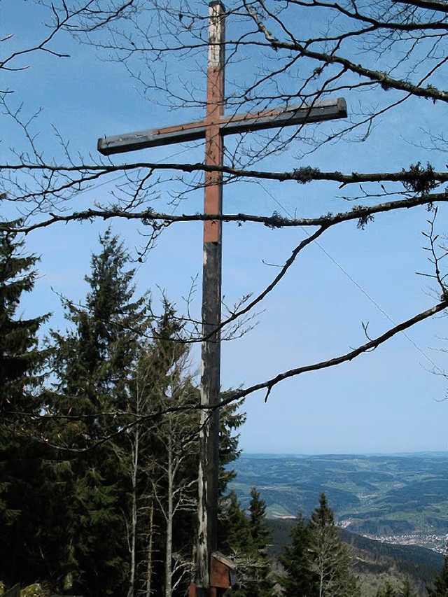 Stiller Platz, weite Sicht: Das Kreuz  auf dem Braunhrnle.   | Foto: Karl Uhl