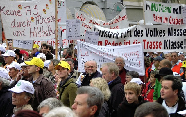 Der Protest gegen die Bahnplanung wird...ert dazu eine Busfahrt nach Freiburg.   | Foto: Seller
