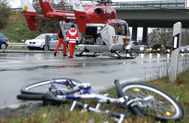 Mit dem Rettungshubschrauber wurde der... in die Freiburger Uniklinik geflogen.  | Foto: fssel