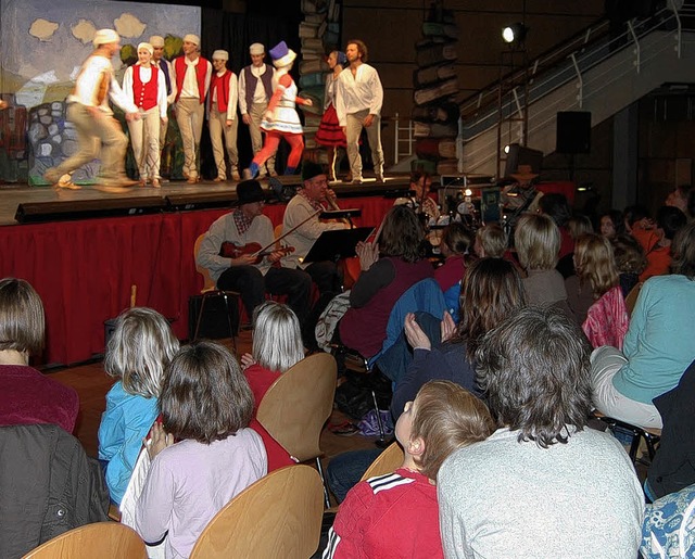 Theater fr Kinder: Die Theatertruppe ...das Mrchen &#8222;Krabat&#8220; auf.   | Foto: Ren Krempin