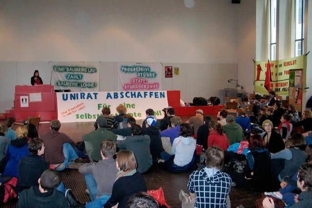 Studenten besetzen Basler Uni
