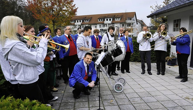 Die neue  Guggemusik &#8222;Mhleschr...eli erffnete  die Fasnachtskampagne.   | Foto: Volker Mnch