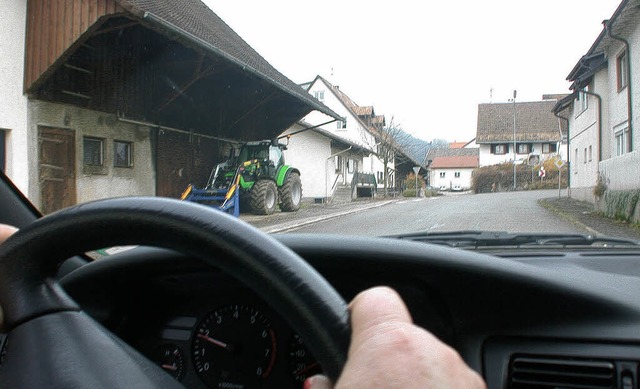 Vom Gas gehen sollen die Autofahrer in... gegenber dem Landratsamt Gas geben.   | Foto: Andr Hnig