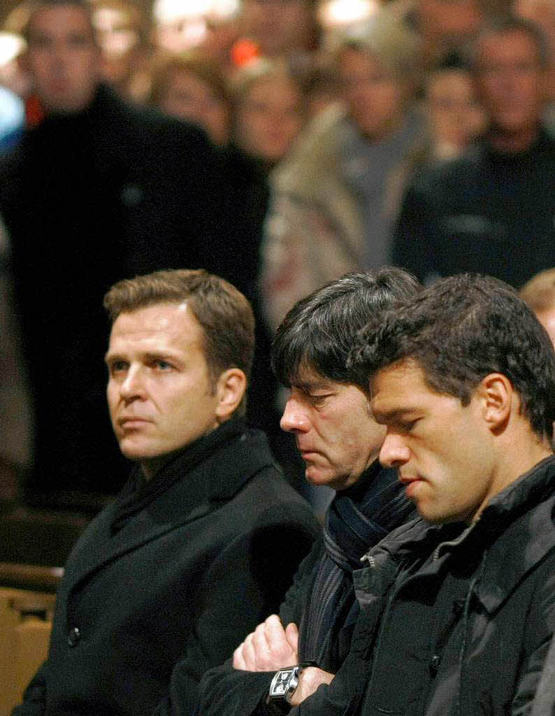 Oliver Bierhoff, Joachim Lw und Michael Ballack (von links) beim Trauergottesdienst.