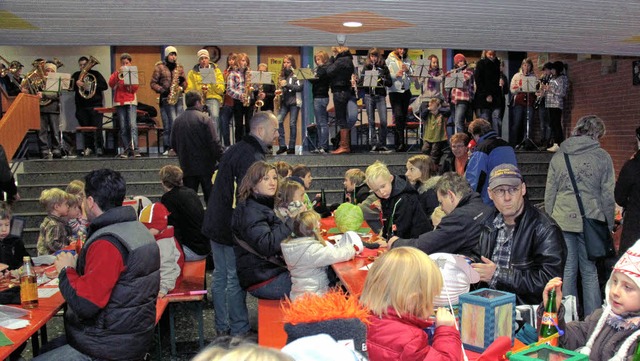 Martinsbrezeln und Musik gab es bei der Martinsfeier in Grafenhausen..  | Foto: Christiane Seifried