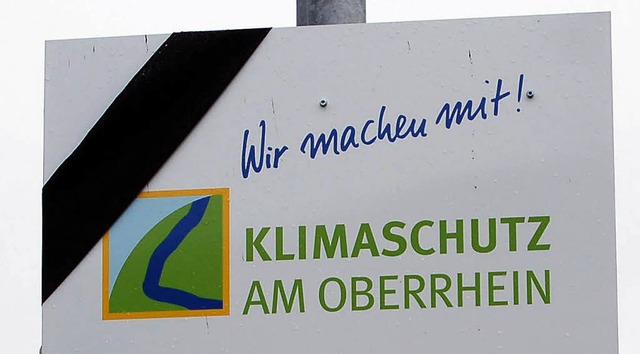 Protest: Trauerflor am Klimaschutzplkat.   | Foto: heinz Vollmar