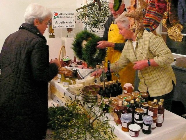 Auch Kstlichkeiten vom Arbeitskreis L... beim Weihnachtsmarkt im Elztalmuseum.  | Foto: Eberhard Wei