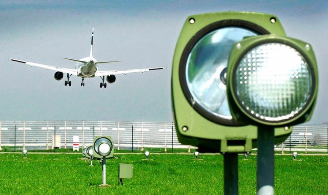 Weitere Ansiedlungen auf dem Flughafen...htert, findet der Wirtschaftsminister.  | Foto: Michael Bamberger