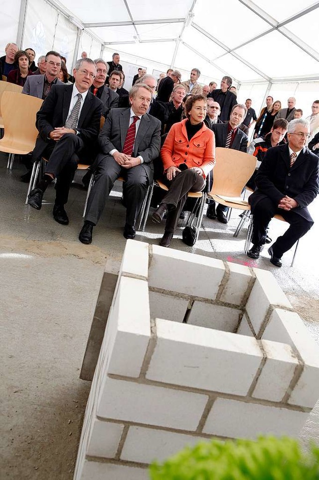 Festakt  beim CSG (von links): Baudire...tellvertretender Schulleiter Ringwald.  | Foto: Christoph Breithaupt