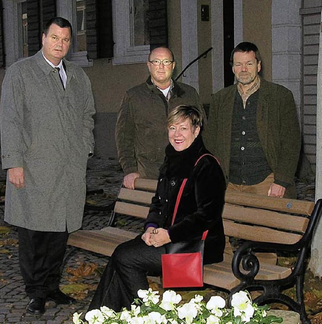 Freude ber die Sitzbank bei Brgermei..., Christel Hoffmann und   Rolf Steinle  | Foto: Privat