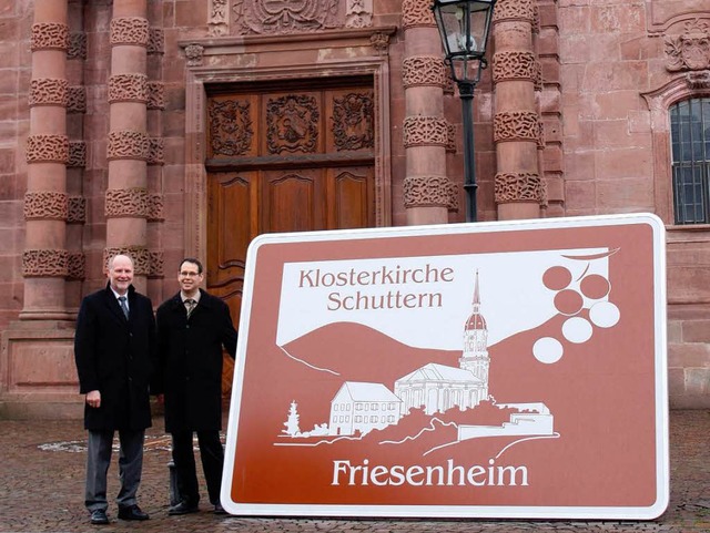 Brgermeister Armin Roesner und Schutt... die Klosterkirche Schuttern hinweist.  | Foto: BZ