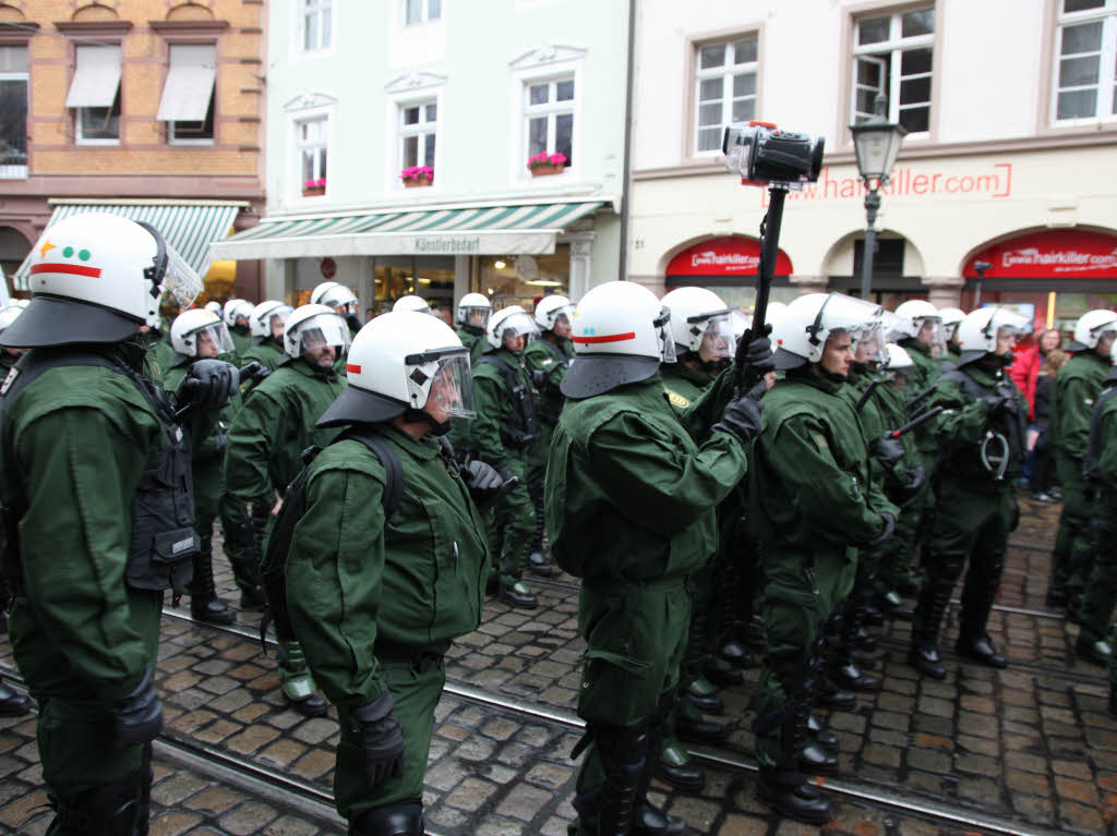 Polizei stoppt Antifa-Demo in Freiburg