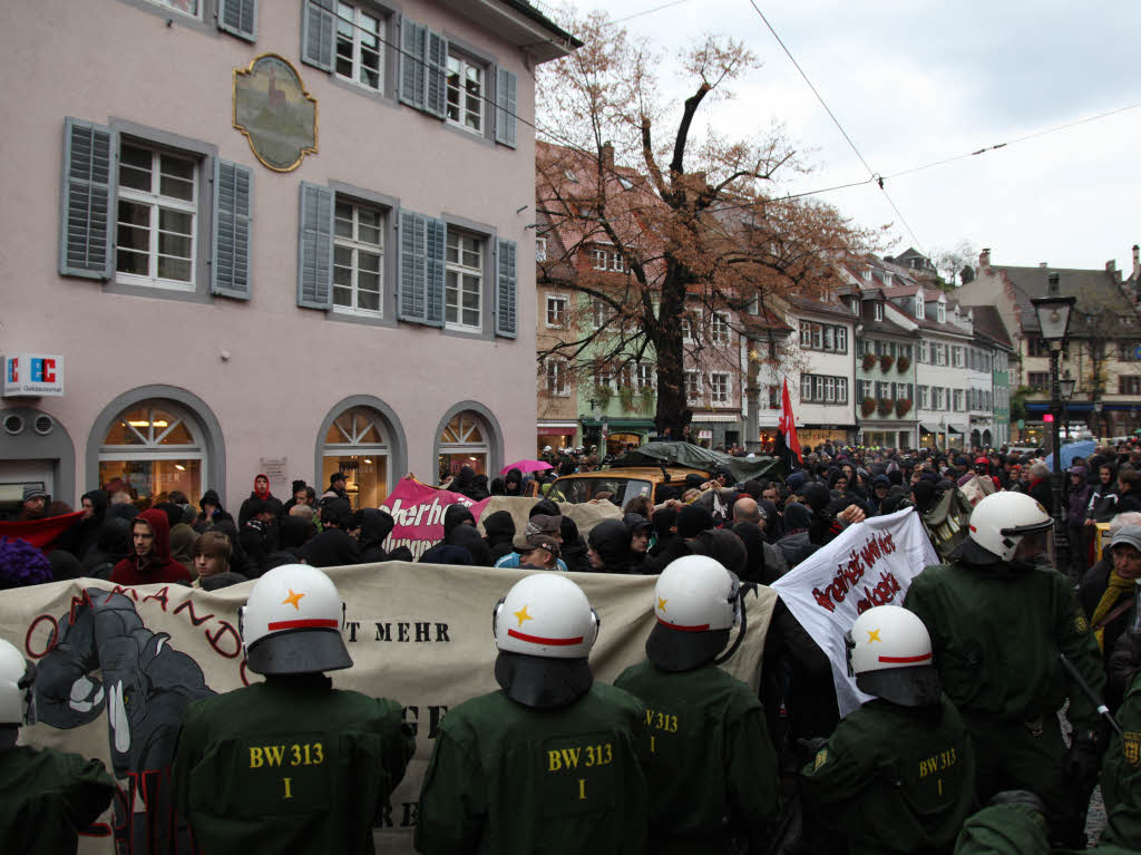 Polizei stoppt Antifa-Demo in Freiburg