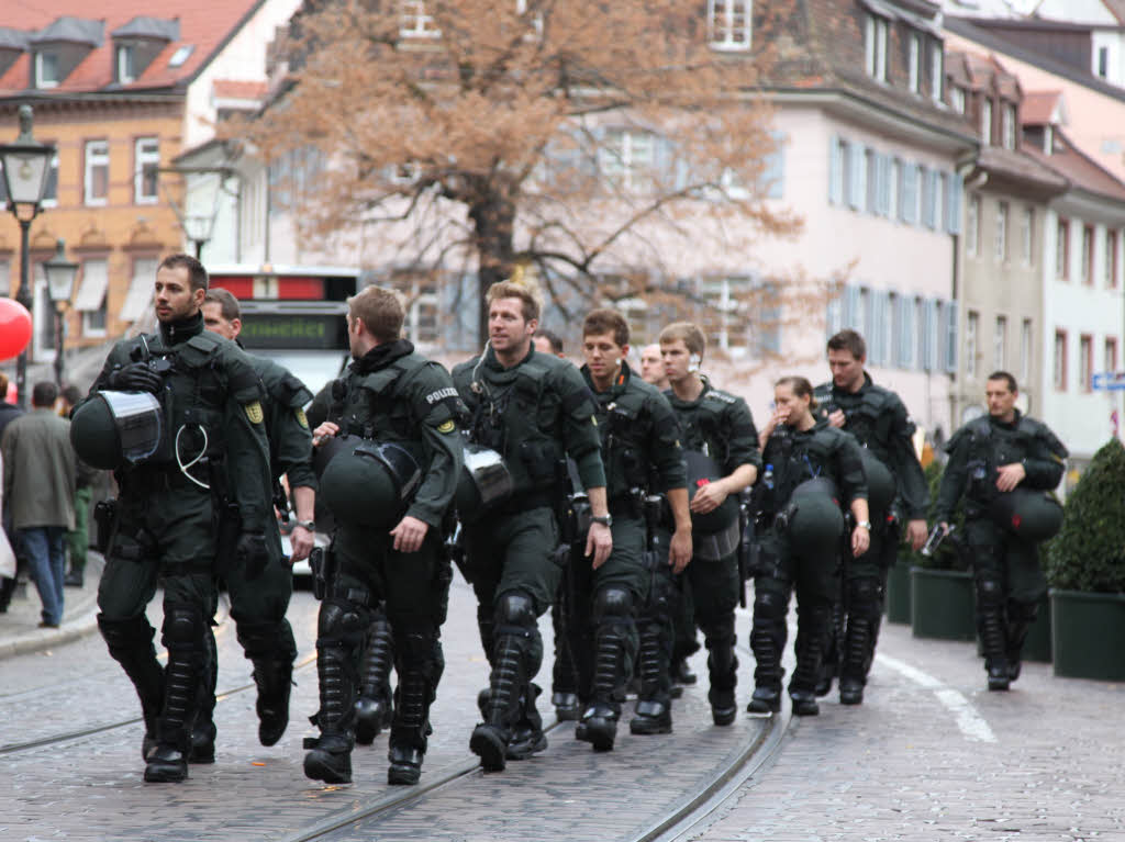 Polizei stoppt Antifa-Demo in Freiburg