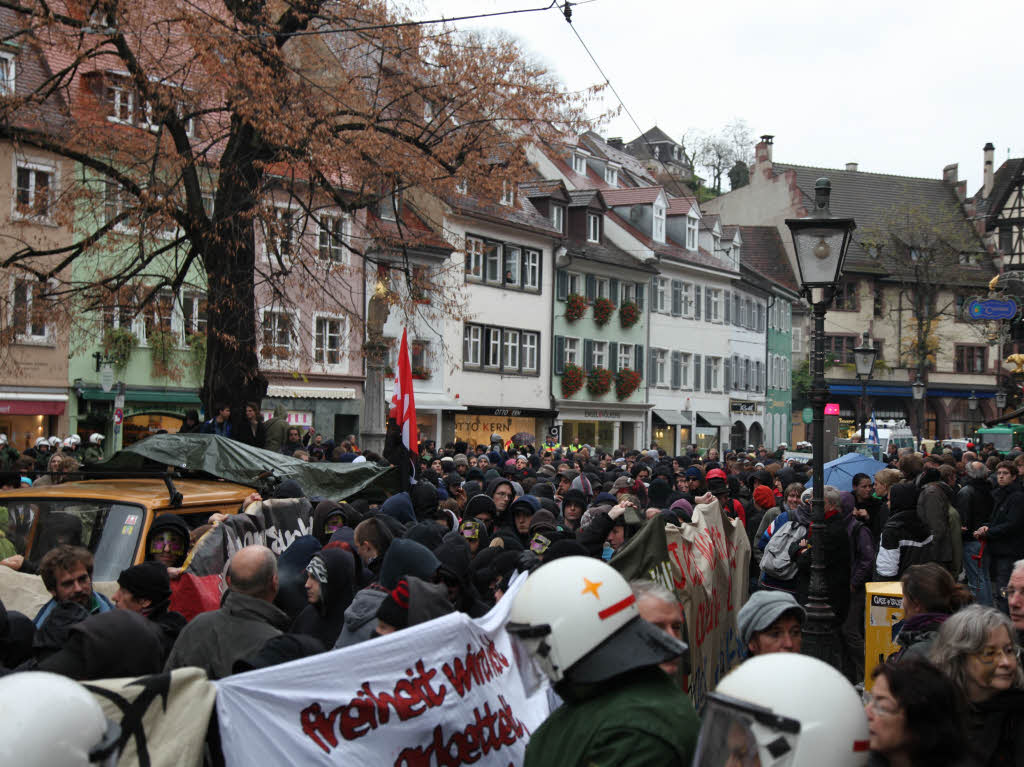 Polizei stoppt Antifa-Demo in Freiburg