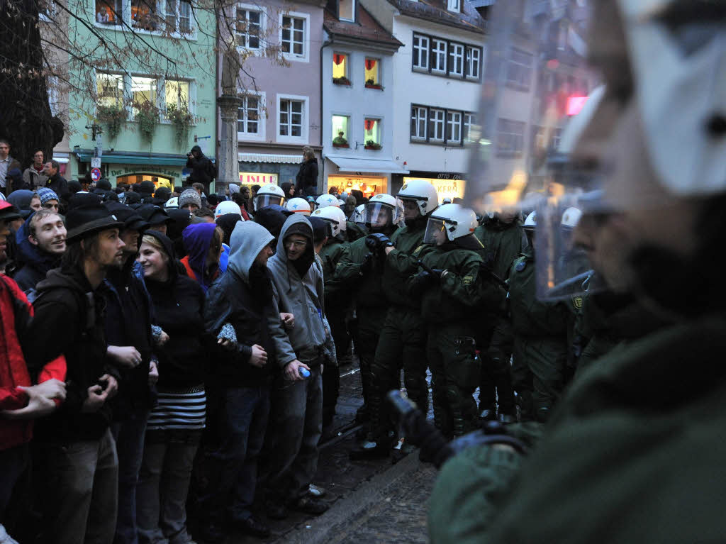 Polizei stoppt Antifa-Demo in Freiburg