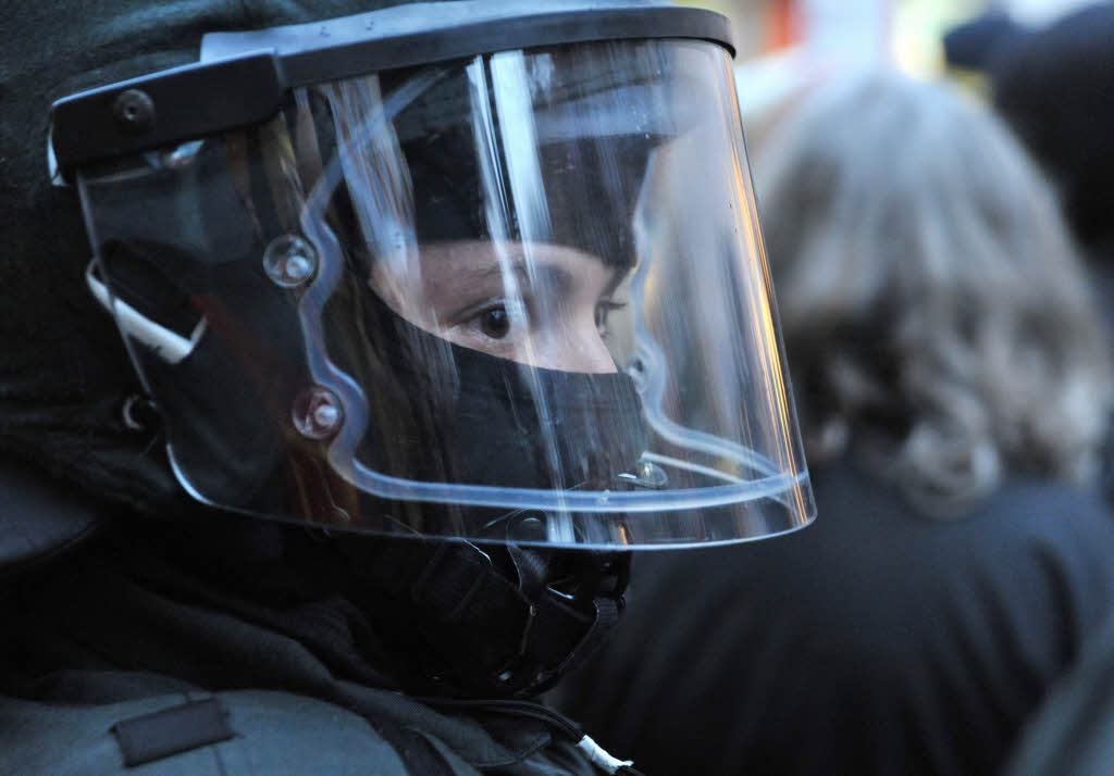 Polizei stoppt Antifa-Demo in Freiburg