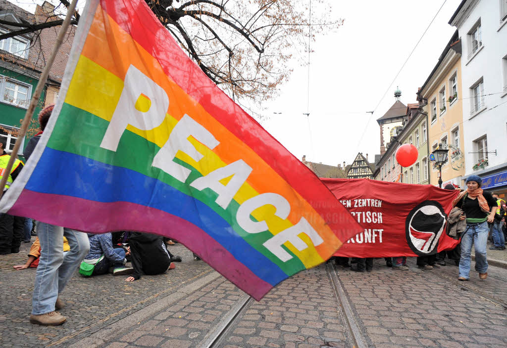 Polizei stoppt Antifa-Demo in Freiburg