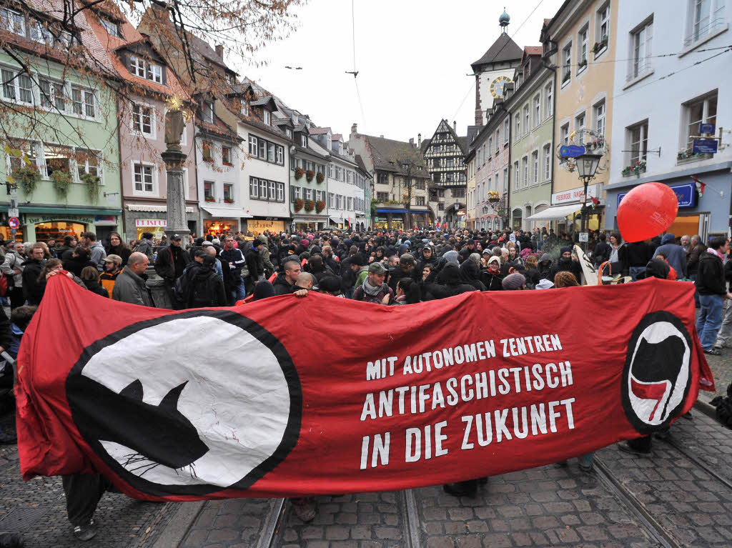 Polizei stoppt Antifa-Demo in Freiburg