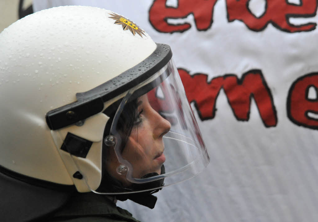 Polizei stoppt Antifa-Demo in Freiburg