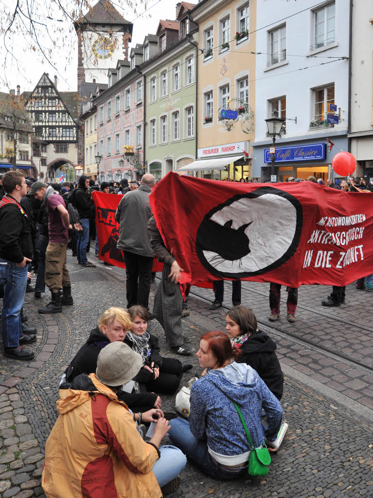 Polizei stoppt Antifa-Demo in Freiburg