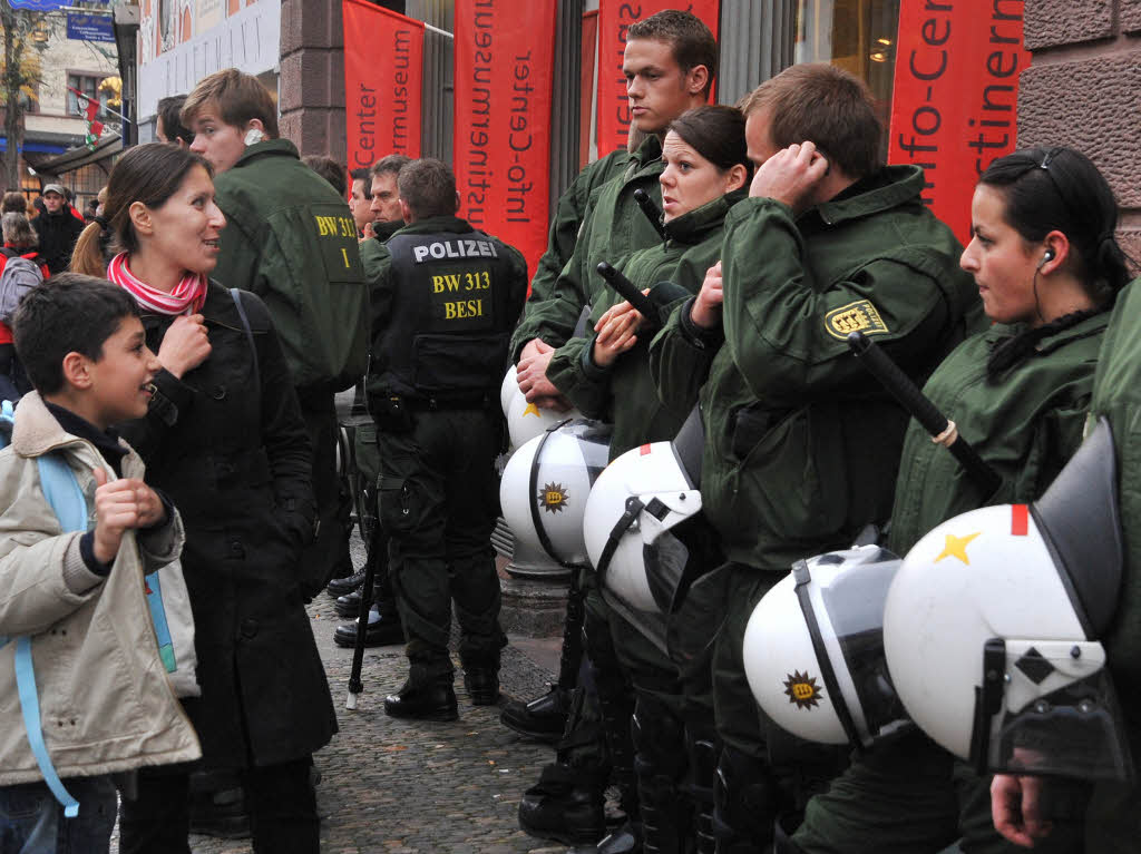 Polizei stoppt Antifa-Demo in Freiburg