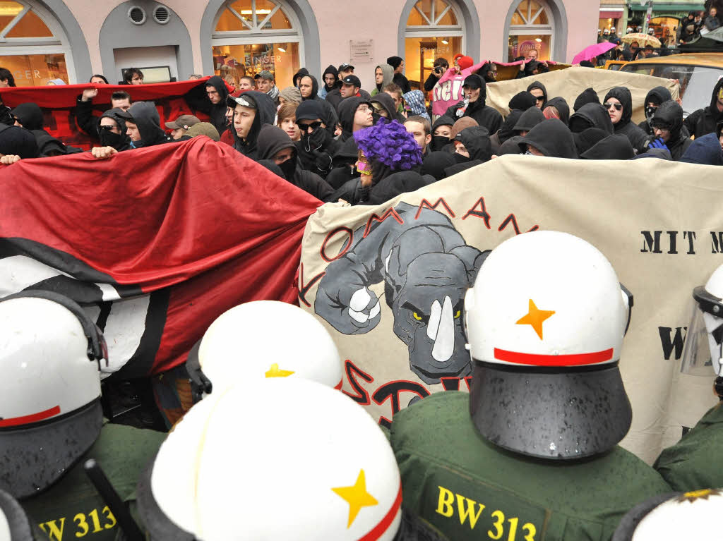 Polizei stoppt Antifa-Demo in Freiburg