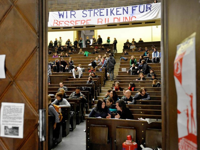 Auch in Mnchen wurde das Audimax der ...ans-Universitt von Studenten besetzt.  | Foto: ddp