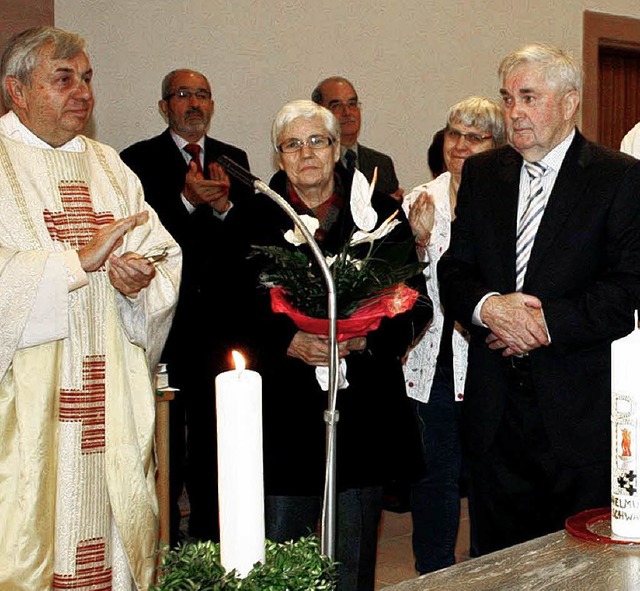 Feierliche Verabschiedung in den Ruhes...ta (Mitte) fr 40 Jahre Mesnerdienste.  | Foto: Hiller