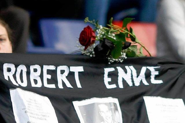 Abschied von Robert Enke: Ein Stadion voller Trauer