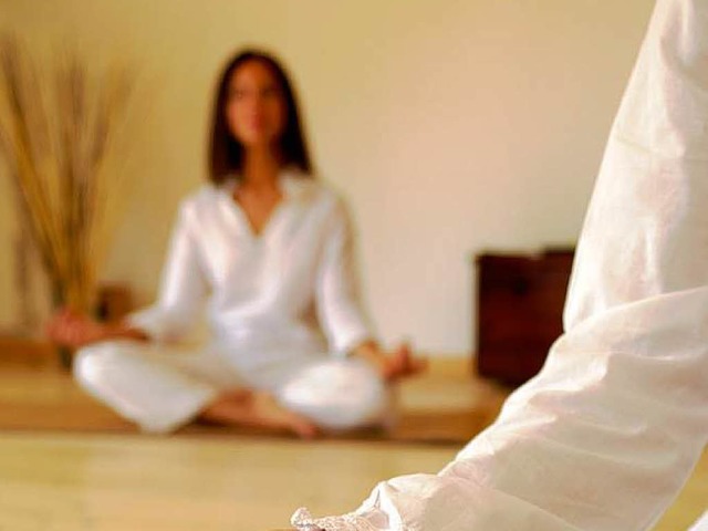 Stille Suche: Frauen bei der Meditation.  | Foto: vision images - Fotolia