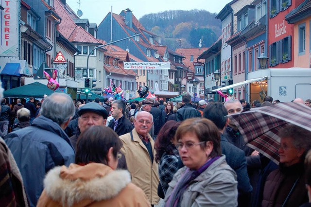 Besucher und kein Ende: Geselligkeit und Bummeln war angesagt.  | Foto: Silke NItz