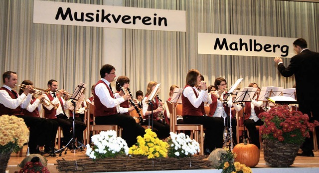 Der Musikverein Mahlberg mit Dirigent Rdiger Mller beim Herbstabend.   | Foto: Sandra Decoux-kone