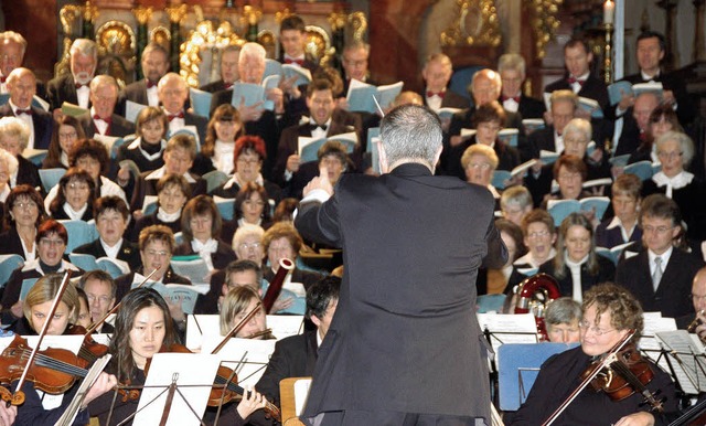 Der Mnsterchor und der Kirchenchor St...ium &#8222;Die Schpfung&#8220; auf.    | Foto: michael gottstein