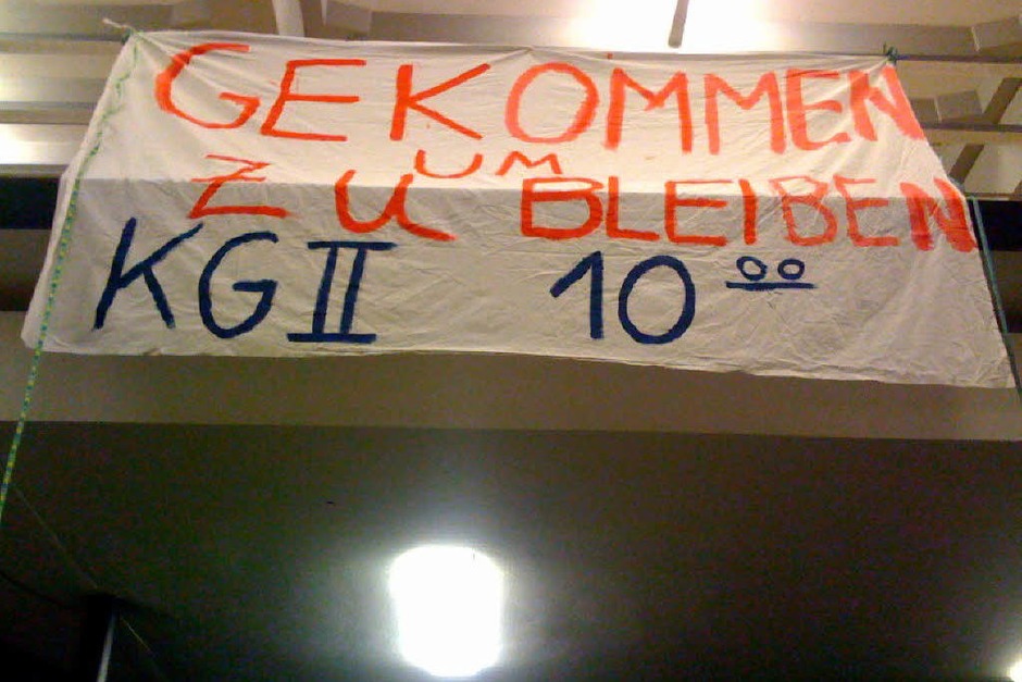 "Gekommen um zu bleiben": Der beliebte Slogan der Band Wir sind Helden kommt auch bei der Besetzung der Freiburger Uni zum Einsatz. (Foto: Joachim Röderer) "Gekommen um zu bleiben": Der beliebte Slogan der Band Wir sind Helden kommt auch bei der Besetzung der Freiburger Uni zum Einsatz. (Foto: Joachim Röderer)