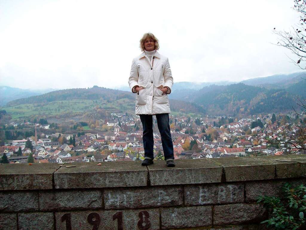 "Dieser Platz war immer mein Lieblingsplatz. Schon als Kind durfte ich beim Bscherzen-Denkmal auf die Mauer klettern." (Barbara Gottstein)