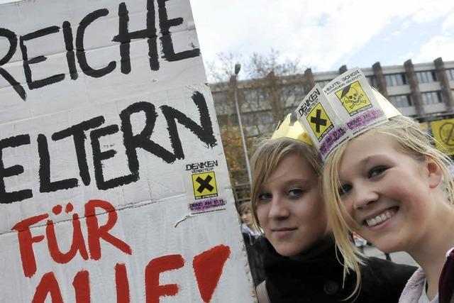 Studenten und Schler demonstrieren in Freiburg