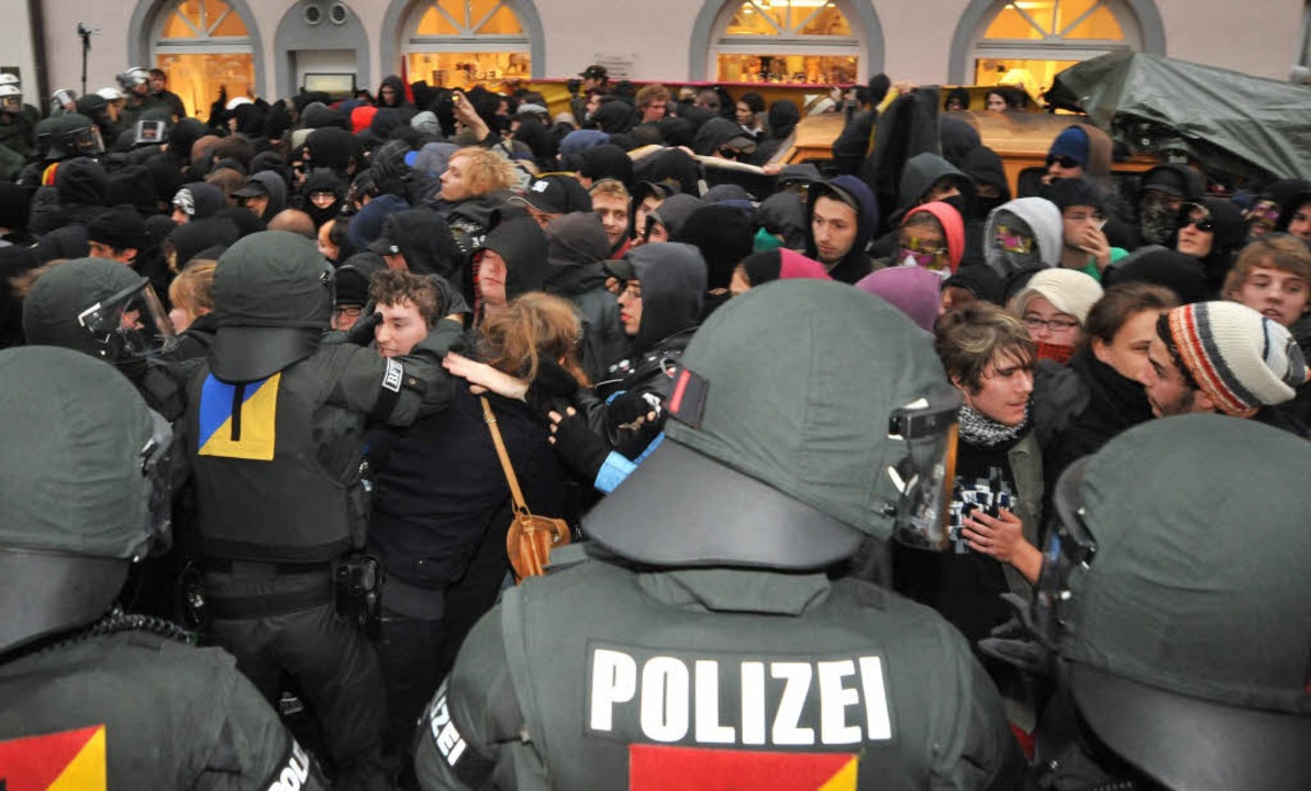 Verhältnismäßiger Polizeieinsatz bei d...jetzt die Kommunal- und Landespolitik.  | Foto: Michael Bamberger