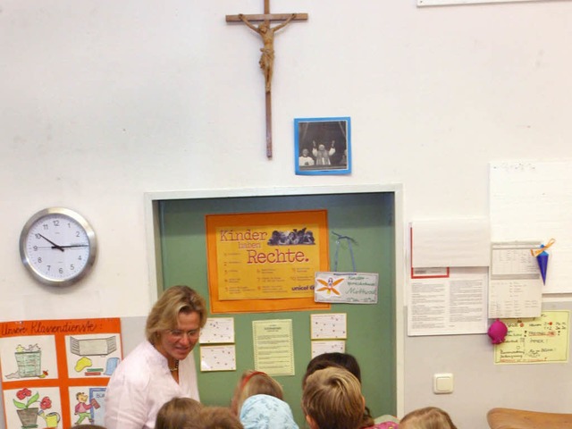 Die Diskussion um Kreuze in Klassenzim...msste eigentlich lngst zu Ende sein.  | Foto: dpa
