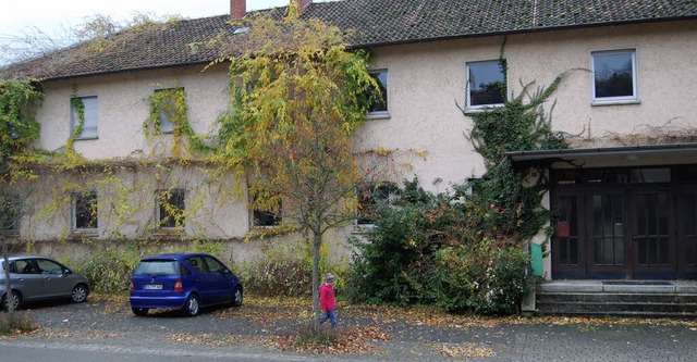 Ex-Schler  sind willkommen, ehe abger... die alte Schule in Niederschopfheim.   | Foto: renate tebbel