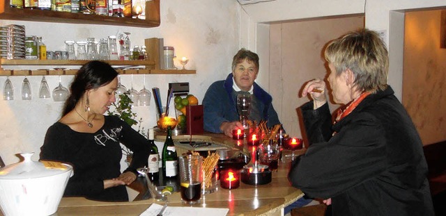 Donnerstags und   freitags  geffnet: die Bar  von Nicole Vogt  (links)   | Foto: Hafes  Gespacher