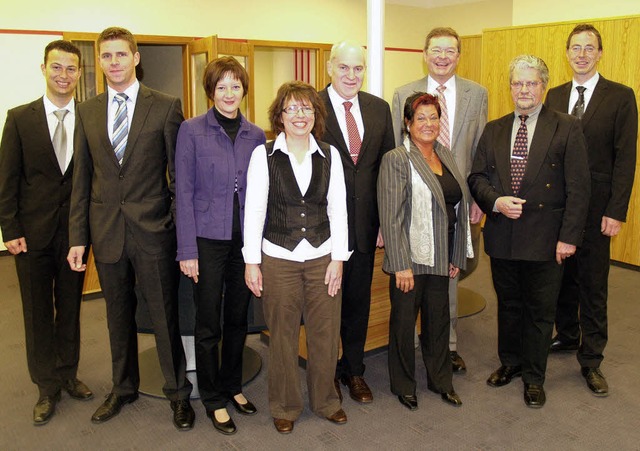 Hannes Schmidt, Filialdirektor der Spa...schftsstelle (von rechts nach links).  | Foto: SPK
