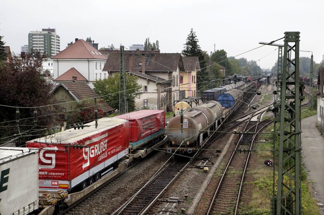 Wo sollen Gterzge in Zukunft durch Lahr fahren? Ein umstrittenes Thema.  | Foto: Christoph Breithaupt