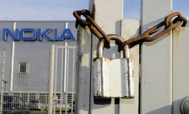 Nokia muss immer wieder  ein Schloss am Betriebstor anbringen.  | Foto: ddp