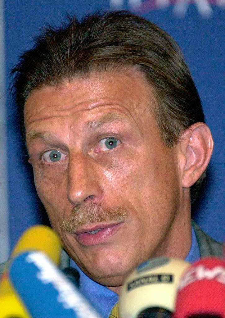 Januar 2001: Trainer Christoph Daum gibt den Konsum von Kokain zu, der ihm im Oktober 2000 nachgewiesen worden war.