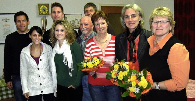 Die neuen Beisitzer des TV Hartheim (v...an Steenis, und Sabine Zipfel geehrt.   | Foto: Dorothea Hauss